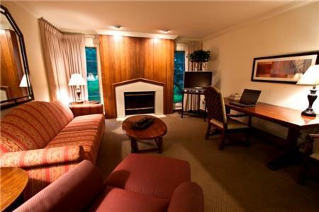 The Inn At Tallgrass Уичита Екстериор снимка